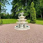Chateau De Bed & Breakfast Moliens
