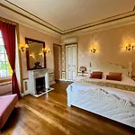 Chateau De Bed & Breakfast Moliens