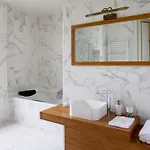 Chateau De Bed & Breakfast Moliens