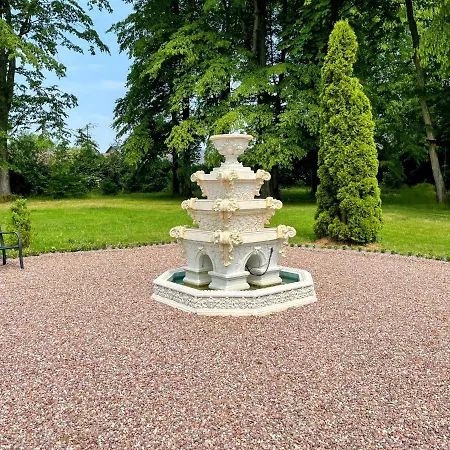 Chateau De Bed & Breakfast Moliens
