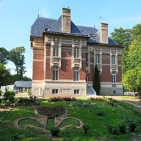 Chateau De Moliens