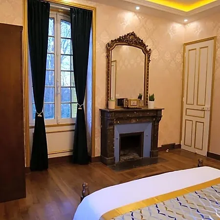 Chateau De Moliens