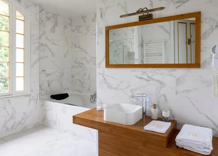 Chateau De Couette-café Moliens